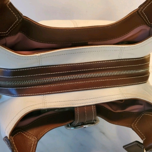 Coach White and Brown Leather Shoulder Bag with Two-Tone Design NEW, REDUCED! - Picture 6 of 10